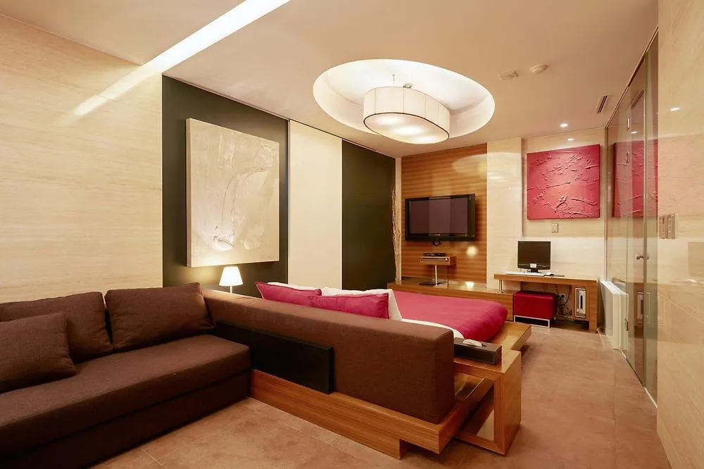 Tria Hotel Seul 3*,